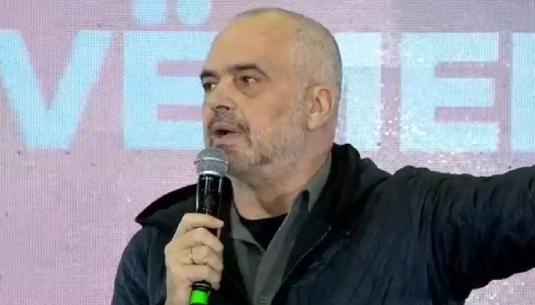 I BLLOKUAN RRUGËN/ Rama: Kukësi e ka traditë mikpritjen, por “pyll pa derra s’ka”
