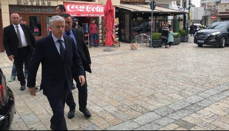 EKZEKUTIMET DHE SITUATA E RËNDUAR/ Lleshaj dhe Veliu vizitë blic në Shkodër