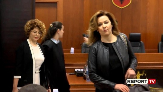 REPLIKAT/ Rovena Gashi kërkon të rikthehet si prokurore, e motra “sherr” me vëzhguesit ndërkombëtar