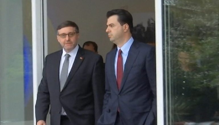 SITUATA POLITIKE/ Pas një ore, përfundon takimi mes Bashës dhe Palmer