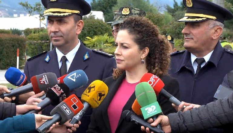 GRABITJA/ Xhaçka i jep fund debateve: Nuk jemi në luftë të njoftojmë Presidentin! Ja pse ushtria…