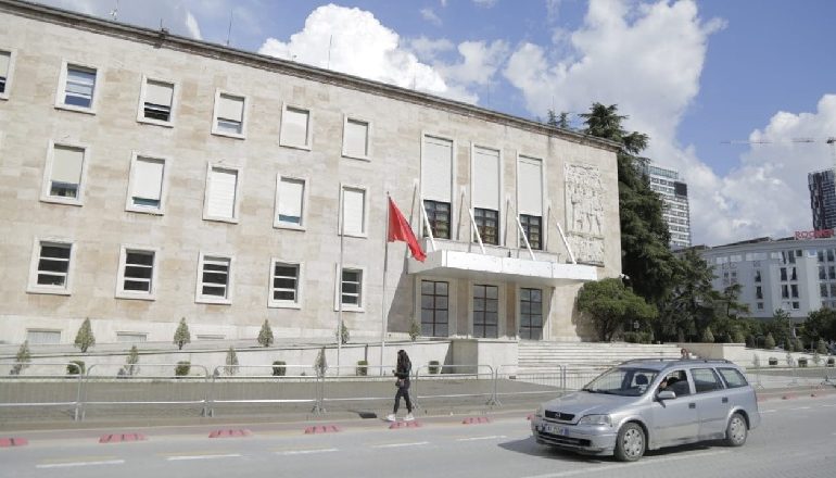 OPOZITA NË PROTESTË/ Mbi 1500 policë në gatishmëri, mister skenari, Berisha: Cunami po afrohet