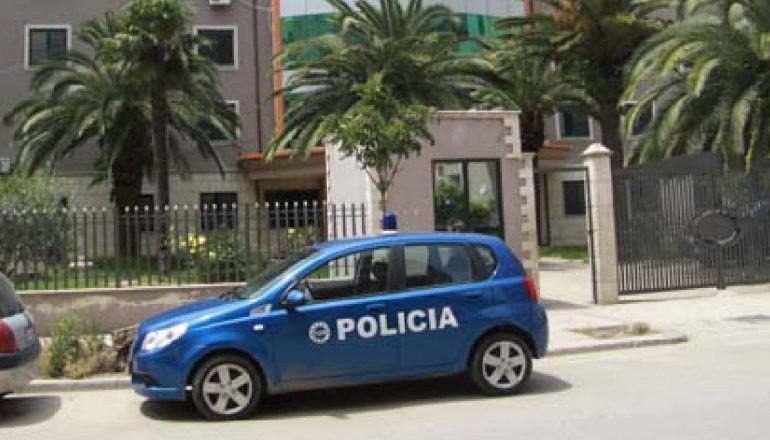 TERROR NË DURRËS/ “U gdhinë” duke QËLLUAR me automatik në AJËR, arrestohen tre të rinj