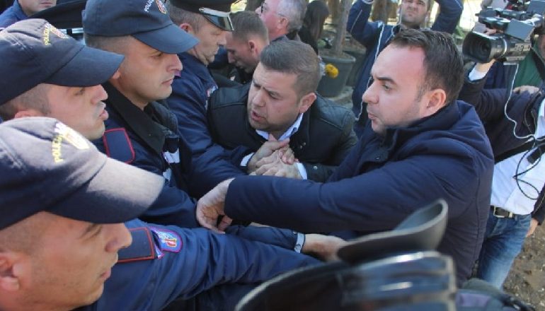 NË RRESHT TË PARË/ Klevis Balliu dhe historitë e tij të DHUNSHME me Policinë e Shtetit (FOTOT)