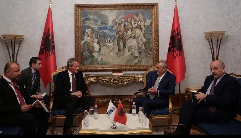 OPOZITA DUHET TË MARRË PJESË NË ZGJEDHJE LOKALE/ Ambasadori i OSBE-së: Qeveria legjitime!