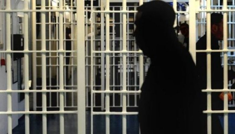 NDODH NË FIER/ Shkoi të takonte “bashkëpunëtorin” në burg, ja çfarë ndodhi kur policia…