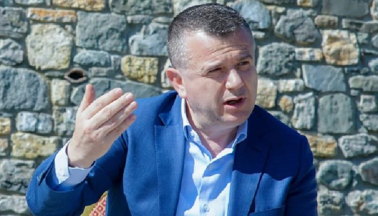 “ARSYEJA PSE JU KEMI MBLEDHUR…”/ Balla takim me fermerët në Elbasan: Mos paguani asnjë rryshfet