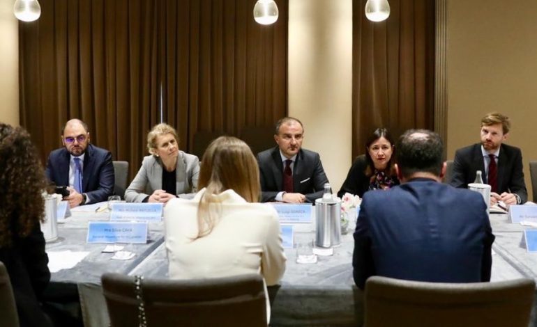 SITUATA POLITIKE/ Delegacioni i BE takon ish-deputetët e opozitës, ja apeli i fortë për…
