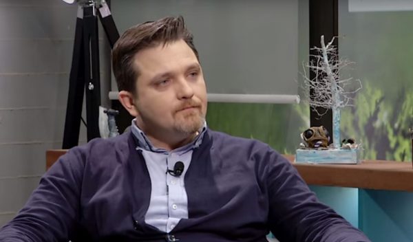 “I KE Q*…”/ Rebelohet aktori: Unë do dal dhe do eci më këmbë, hajde më ndalo po deshe