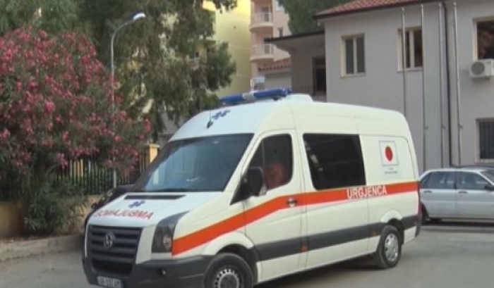 E RËNDË NË FIER/ Dërgohet i vdekur në spital i burgosuri 40 vjeçar, dyshohet se… (EMRI)