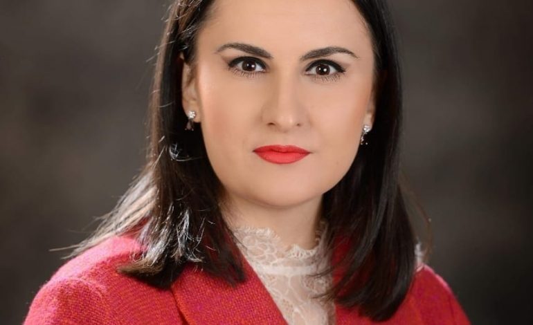 “THEU VENDIMIN E KRYETARIT”/ Kush është Fatjona Dhimitri “AVOKATJA”, që pranoi mandatin e PD-s (FOTO)