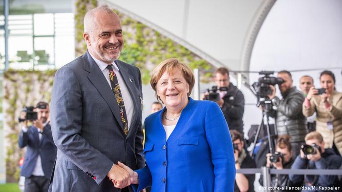 RAMA TAKON MERKEL/ DW: Ja temat e diskutimit. Kryeministri Rama foli për…