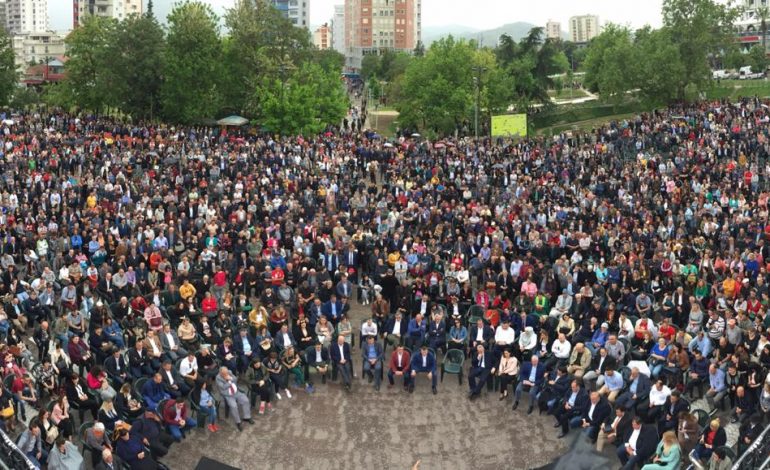 PAMJET/ Si u prit Kryeministri Rama sot në Elbasan (FOTO)