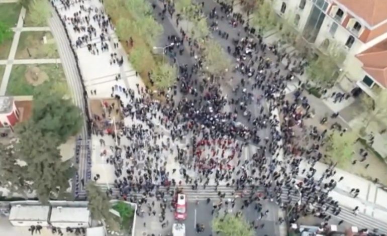 VIDEO E FUNDIT ME DRON/ Ja sa është pjesëmarrja në protestën e PD-LSI përballë parlamentit