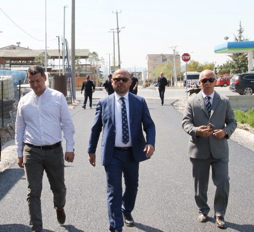 XHELAL MZIU “GODET” SËRISH/ Inaguron në Kamëz…rrugën “MONTEKARLO” (FOTOT)