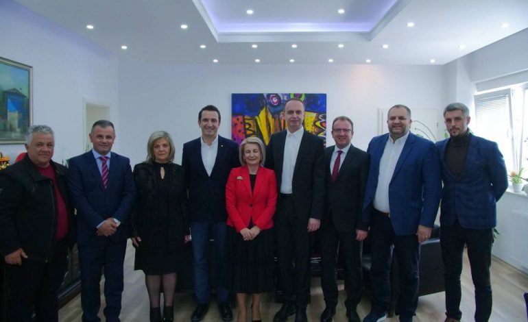 “PLATFORMË E SHKLQYER PËR…”/ Veliaj merr pjesë në takimin e 3-të të Unionit të Bashkive Shqiptare