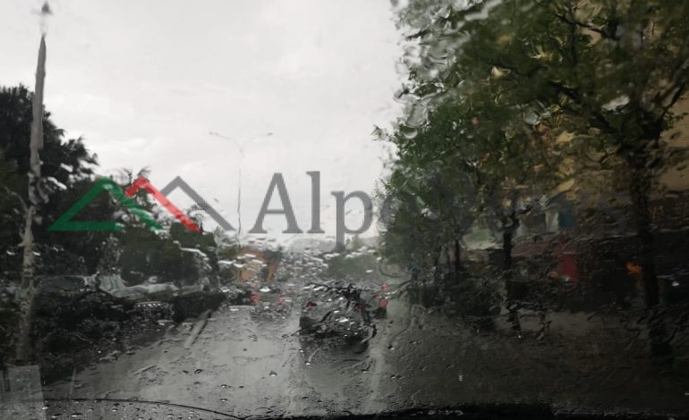 SHI I RRËMBYESHËM NË TIRANË/ Pamjet nga kryeqyteti i “pushtuar” nga reshjet