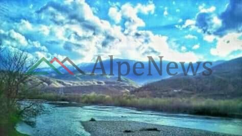 NË NJË FSHAT TË DIBRËS/ Aty ku e kaltra e qiellit bën “xing” me lumin Drin (PAMJET)