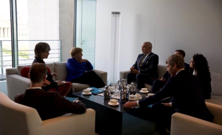 PUBLIKON FOTON NGA TAKIMI RAMA-MERKEL/ Spiropali: Kancelarja njohuri dhe qartësi të plotë për situatën në Shqipëri