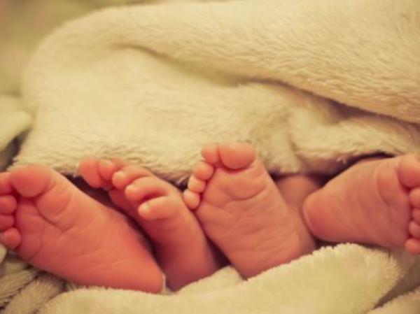 ADN-JA I NXJERR “TË PALARAT”/ Gruaja lindi “binjakë” me baballarë të ndryshëm