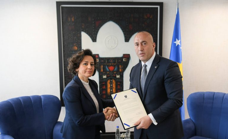 NJOFTON VENDIMIN/ Haradinaj: Ja kush do të zëvendësojë ministrin që fyeu shqiptarët (EMRI)