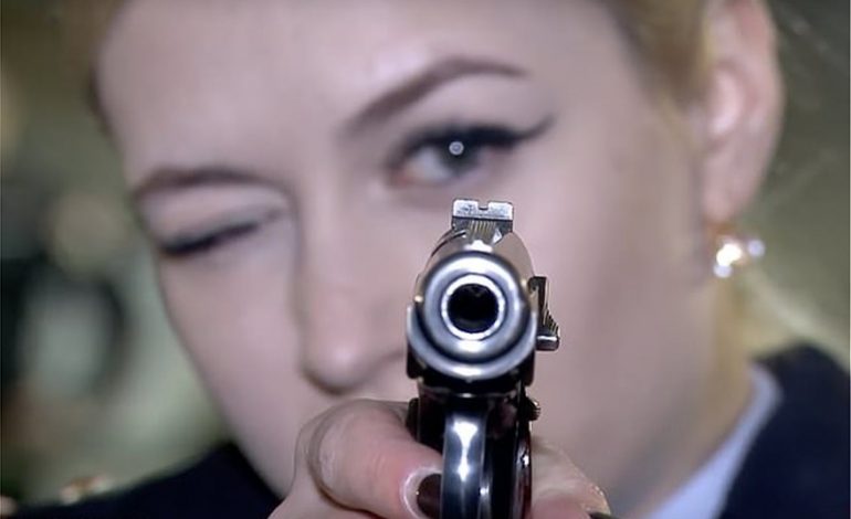 “ËNGJËLLI” I PUTIN/ Njihuni me gardisten më seksi të Gardës Kombëtare Ruse (VIDEO)