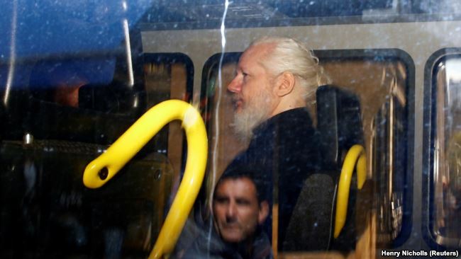 ARRESTIMI I ASSANGE/ Flet presidenti i Ekuadorit: E përdori ambasadën si ‘qendër spiunazhi’