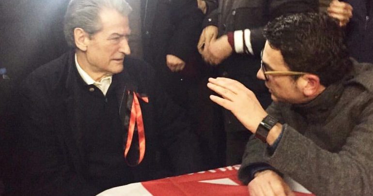 “JANË TË LODHUR ME…”/ Ish-aleati i Bashës bën deklaratën e ashpër: Ndërkombëtarët duan djegien e mandatit të Berishës përgjithmonë