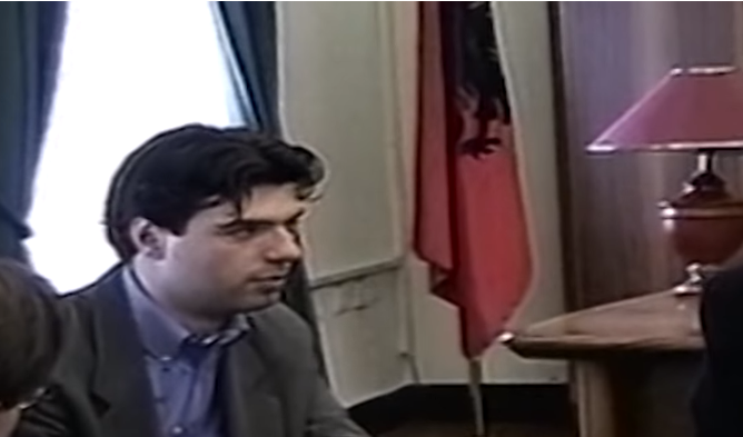 PAMJET E RRALLA TË LULZIM BASHËS/ Vinte në Shqipëri me hetuesit e Hagës për të dokumentuar krimet në… VIDEO