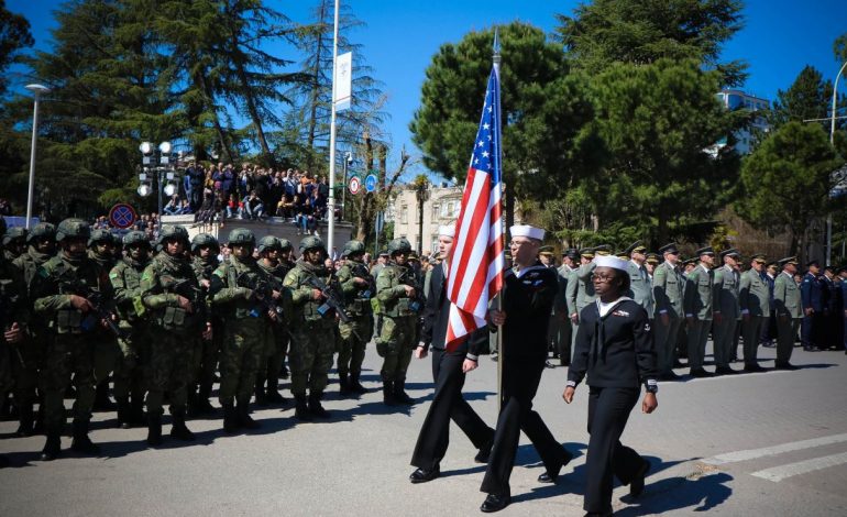 10 VJET NATO/ Ambasada Amerikane rikthen vizitën e ish-presidentit Bush: Shqipëria, aleat i fortë