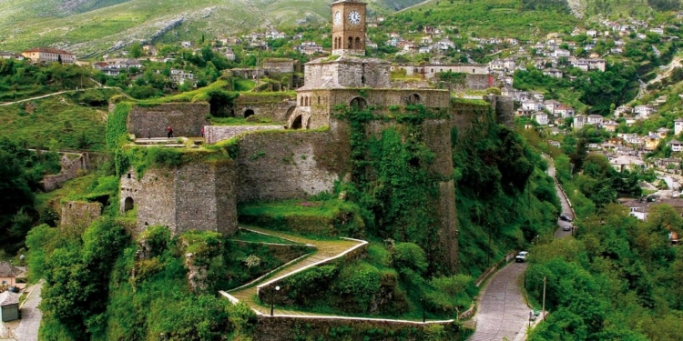 QYTETI I GURTË/ “Turismo.al”: Ja çfarë duhet të vizitoni në Gjirokastër: Nga kalaja tek…