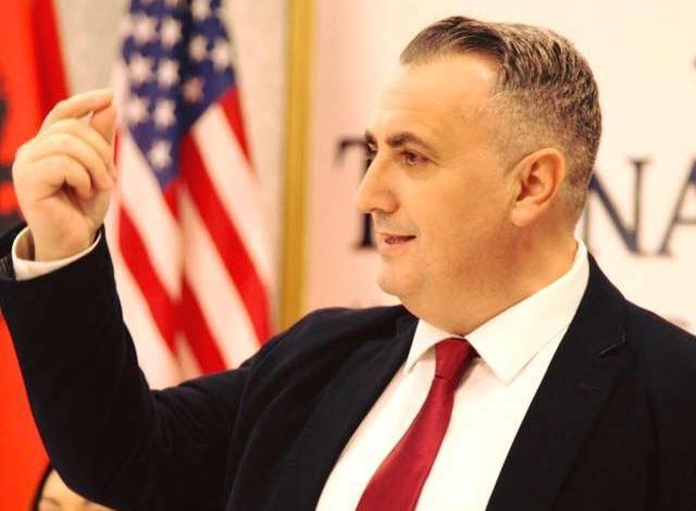 RIVALI I BASHËS NË ZGJEDHJE PËR PD/ Kandidati i Tiranës “tradhton” selinë blu, kërkon mandatin në KQZ (EMRI)