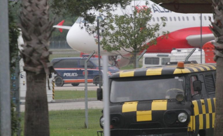 GRABITJA NË RINAS/ Policia jep detaje për 4 të arrestuarit. Gjatë kontrolleve, u zbuluan…