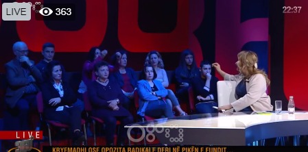 QYTETARJA BËN “PËR UJË TË FTOHTË” KRYEMADHIN/ Ia thotë LIVE: LSI më la fëmijët pa bukë! Më plasët…