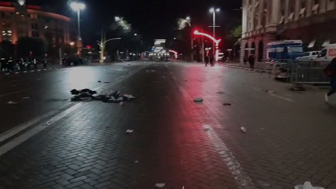 PROTESTA E OPOZITËS/ Ja çfarë la pas: Shkatërrim, bojë, mbeturina (FOTO)