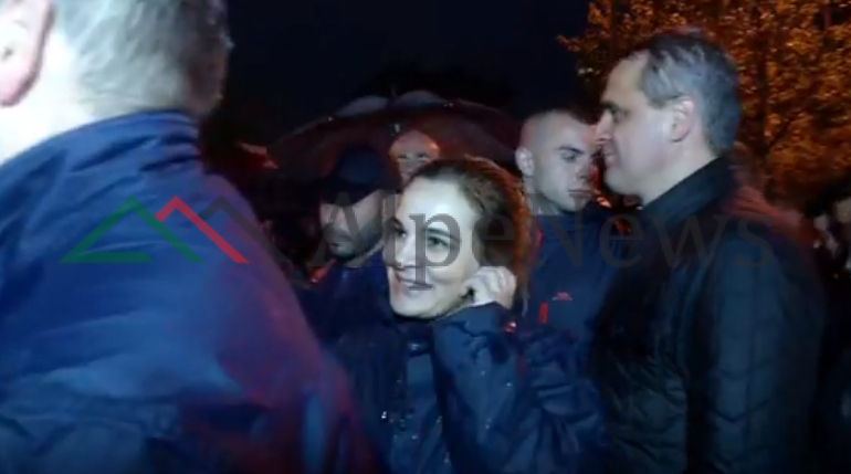 I PËRMEND RAMËS FAMILJEN/ Monika Kryemadhi pendohet: E kisha për…