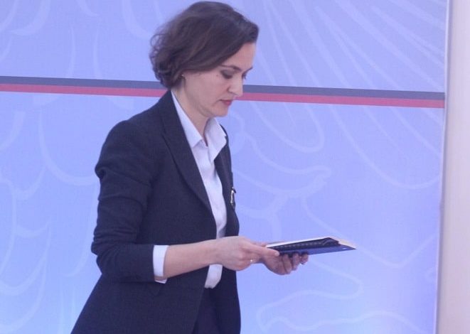 “KËRKOJ PEZULLIMIN E REKTORIT”/ Ministrja Arsimit: Besoj se Presidenti do të marrë vendimin e duhur