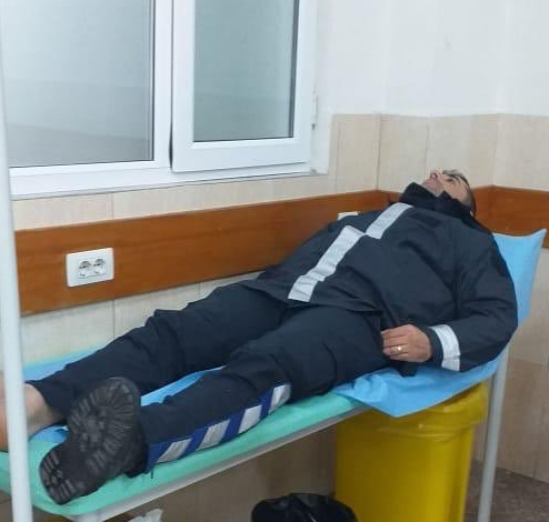 PROTESTA / Lëndohen policët, Lleshaj: Turp dhe shkelje e madhe e ligjit (FOTOT)