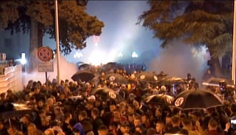 PLAGOSJA E 5 EFEKTIVËVE TË POLICISË/ Spiropali: Të verbuar nga dëshpërimi prej humbësish
