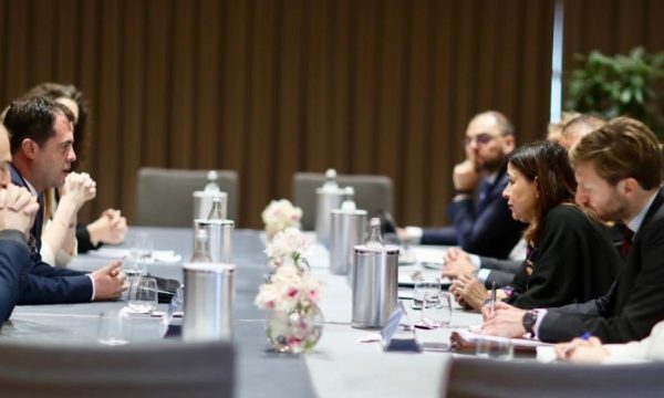 HARROJNË LETRËN MBI TRYEZË/ Ja për çfarë i ankohet opozita shefes së ONM-së