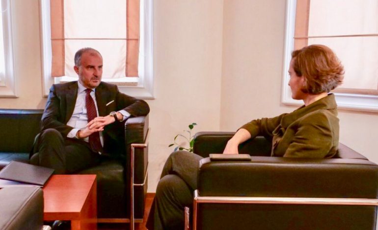 PAS TAKIMIT ME MINISTREN SHAHINI/ Soreca: Ishte frymëzues, diskutuam për…