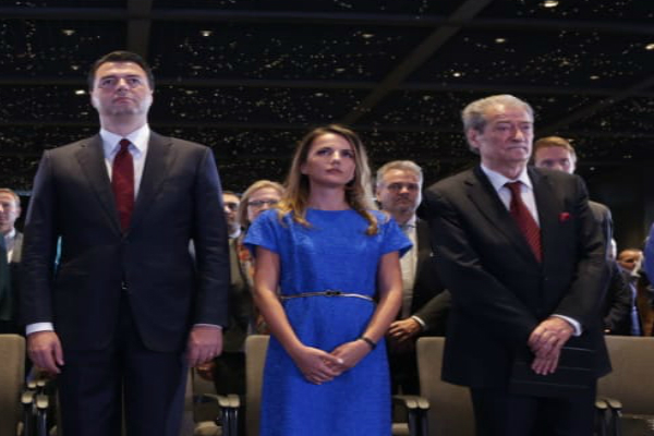 RUDINA HAJDARI KRIJON PARTI TË RE/ Si u paralajmërua nga TAKIMI me Astrit Patozin (FOTO)