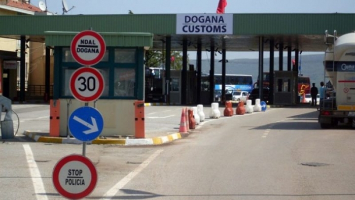 “FURTUNË” SHKARKIMESH NËPËR DOGANA/ Ikin 3 drejtorë, kush i zëvendëson (EMRAT)