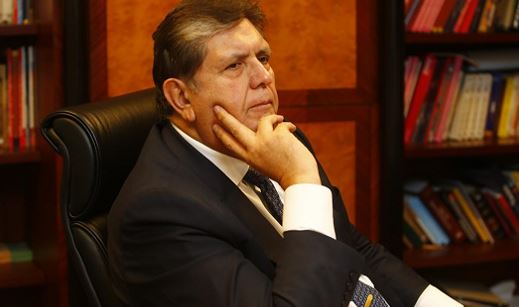 PARA ARRESTIMIT/ Ish presidenti i Perusë qëllon veten me armë në kokë