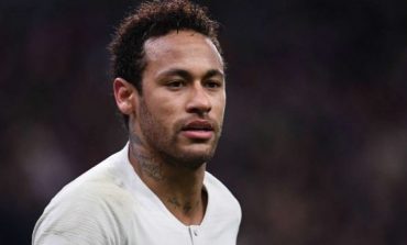 HUMBET FINALEN E KUPËS/  Neymar-it i “IKËN TRURI”, godet me grusht tifozin (VIDEO)