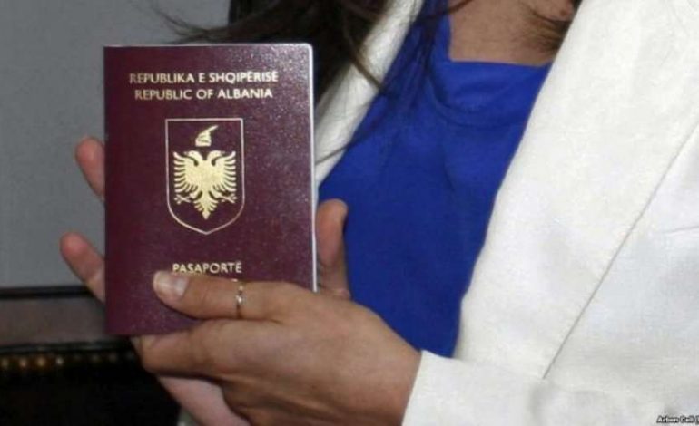 “SHQIPËRIA NUK ËSHTË E MIRËPRITUR”/ Shumica e deputetëve në Holandë kërkojnë rikthimin e vizave