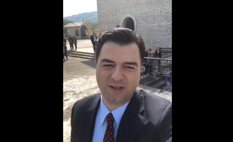 “BASHA SHKON TË LUTET TE KISHA E LAÇIT”/ Zoti të na të na ndriçojë që të bashkohemi dhe të… (VIDEO)