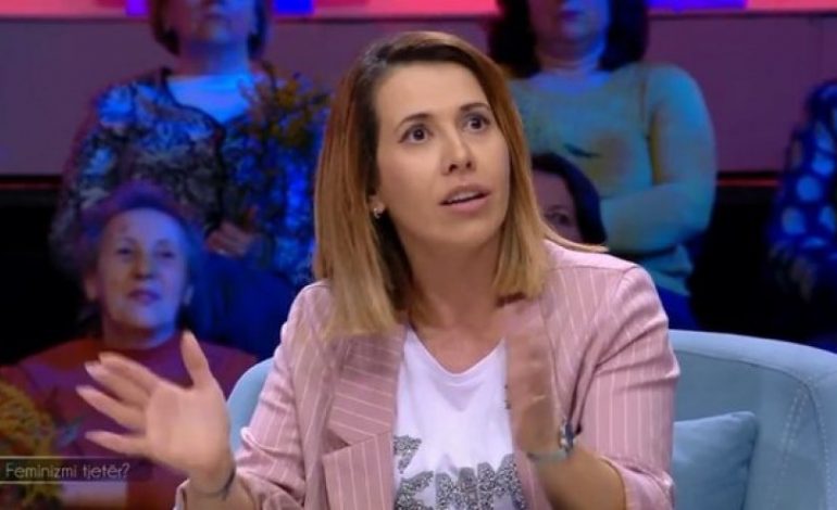 “UNË JAM K*RVË, PO TI…”/ Gazetarja: Në veri kanë turp të flasin për sek*sin, grisen librat e edukatës sek*suale