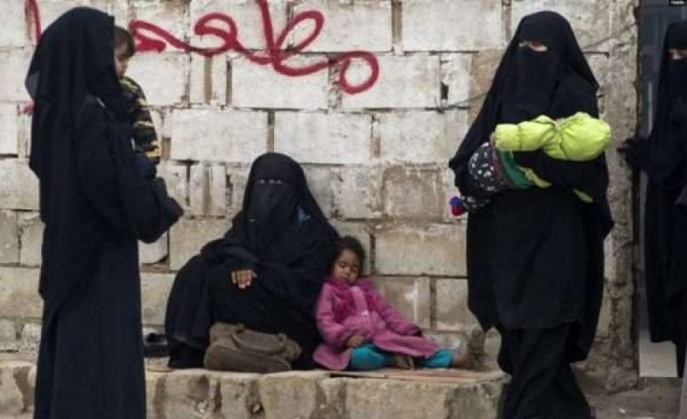 “KAMPET E ISIS-it”/ Shqiptarja: M’u vranë dy burra, u martova për së treti në Siri se s’kthehesha dot…