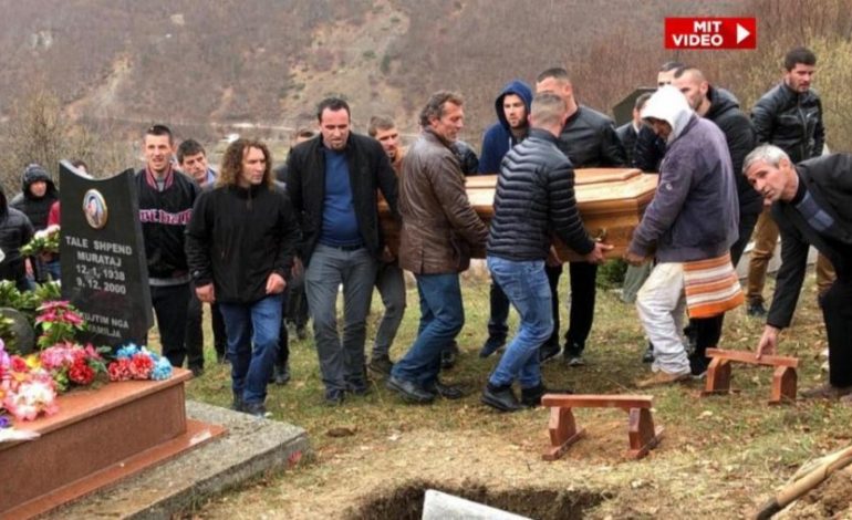 GRABITJA NË RINAS/ Dalin PAMJET nga varrimi i ADMIR MURATAJ. I VELLAI…